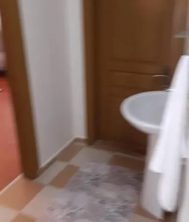 Muestakil Bahce Ve Havuz Olanagi Sunan, Genis Villa *