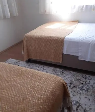 Muestakil Bahce Ve Havuz Olanagi Sunan, Genis Villa *